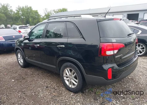 2015 Kia Sorento Lx z USA, uszkodzony, nr VIN 5XYKTCA61FG592404